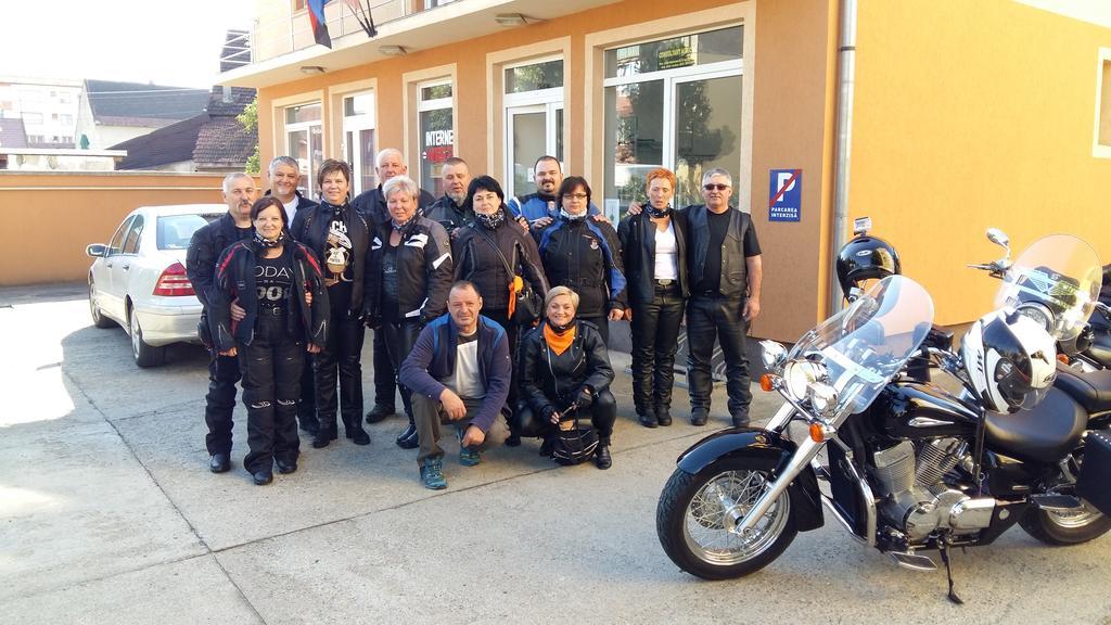 Pensiunea Claudiu Karánsebes Kültér fotó