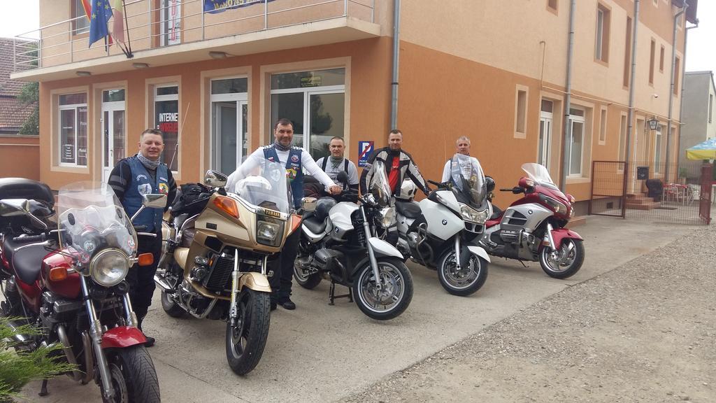 Pensiunea Claudiu Karánsebes Kültér fotó